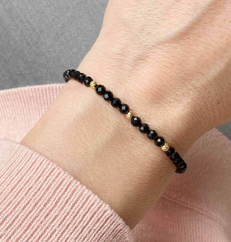 black onyx claspless bracelet model