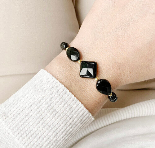 black onyx bracelet model