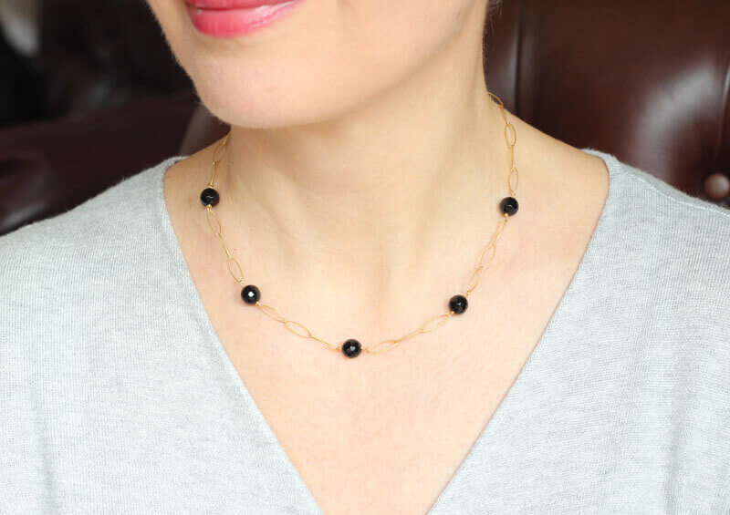 black onyx gold necklace model