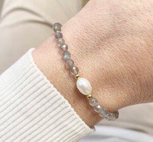 Labradorite Bracelet model