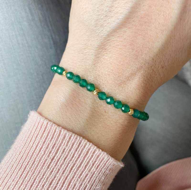 green agate claspless bracelet model