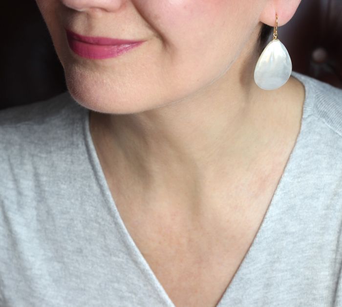 Mother of Pearl teardrop earrings model