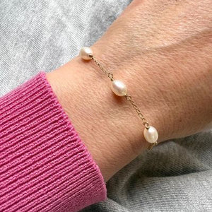 Pearl Gold Bracelet model
