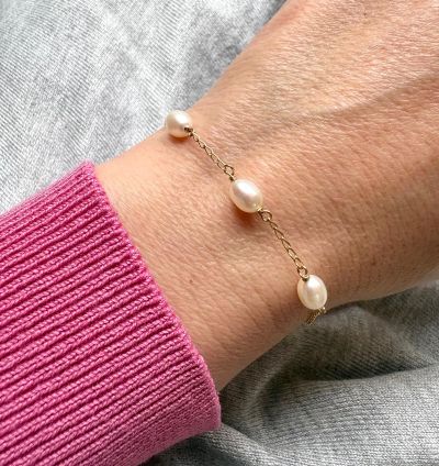 Pearl Gold Bracelet model