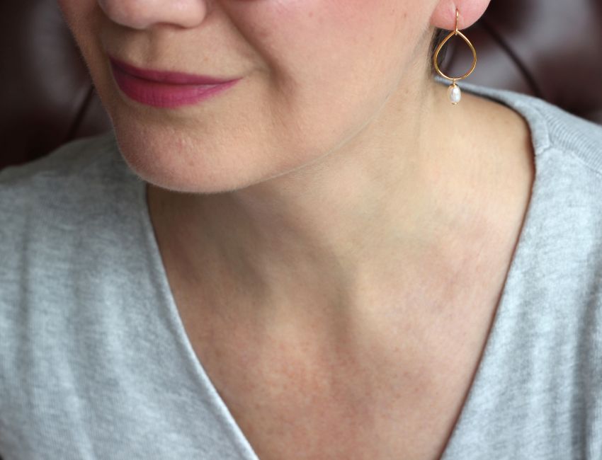 Pearl Gold Earrings model